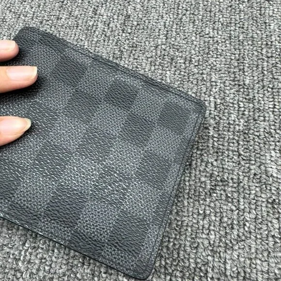 100% Authentic Louis Vuitton Leather Men's Wallet - Picture 2 of 8